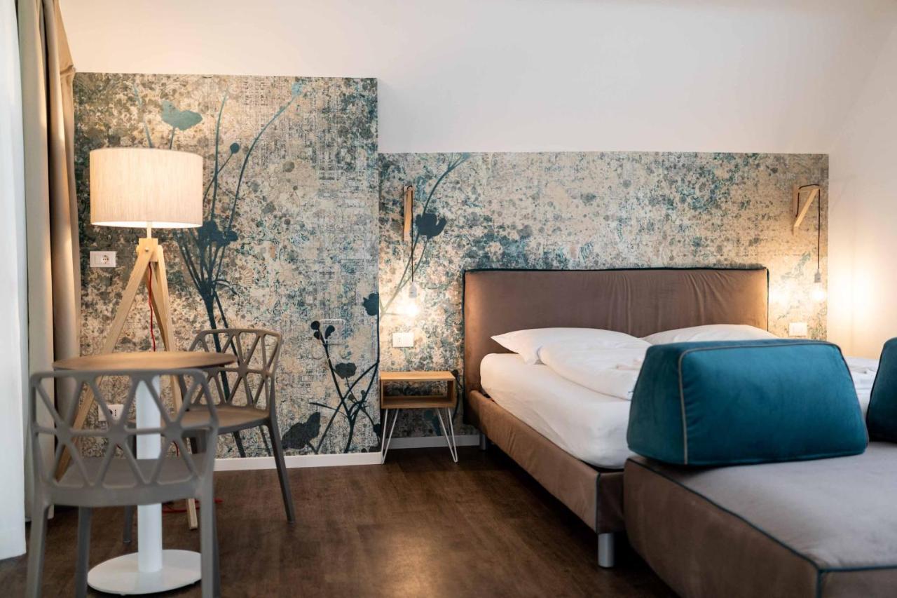 Stay Cooper L Guesthouse Zum Loewen Merano Exterior photo