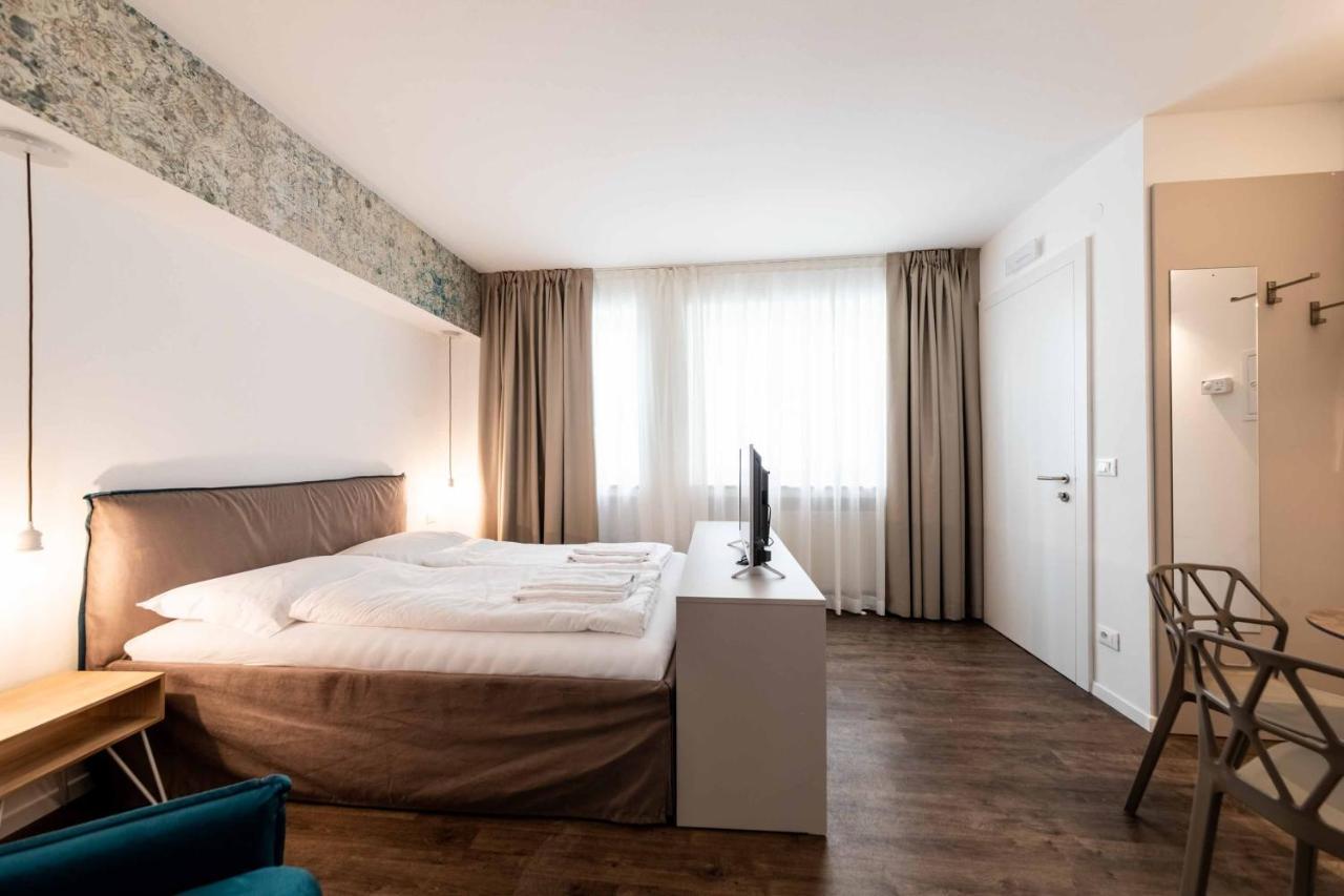 Stay Cooper L Guesthouse Zum Loewen Merano Exterior photo